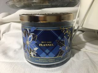 Flannel White Barn 3 Wick Candle with Essential Oils, US Original