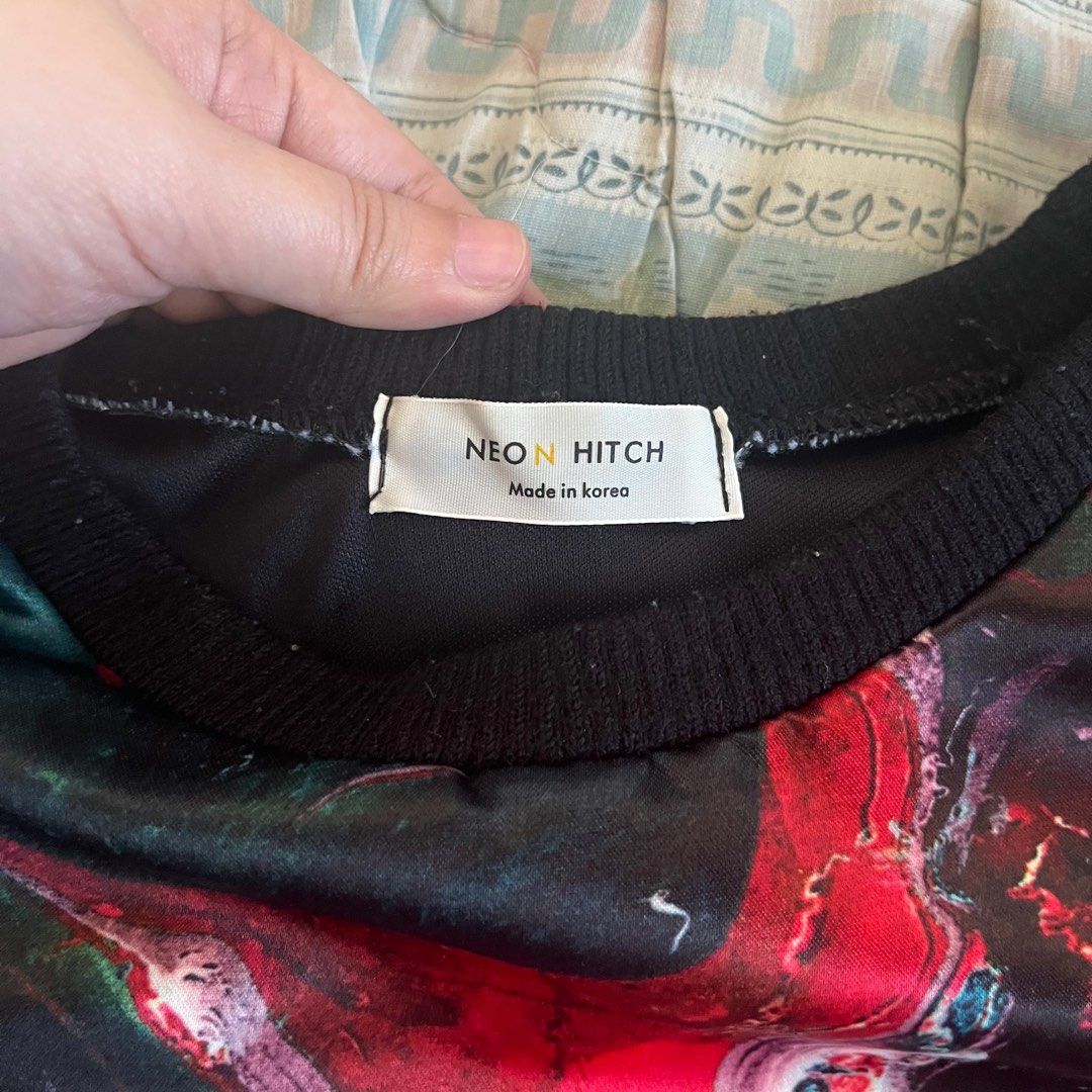 Galaxy Sweater (Category: Coats, Jackets and Outerwear) located in San Pedro. Submitted by cayerms (Listing ID 1288710946, Image 2). Description: Like new Brand : Neon hitch Made in korea Medium to XL No flaw.