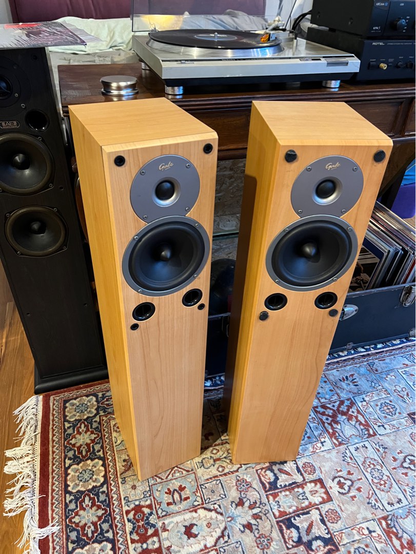 Gale floor outlet standing speakers