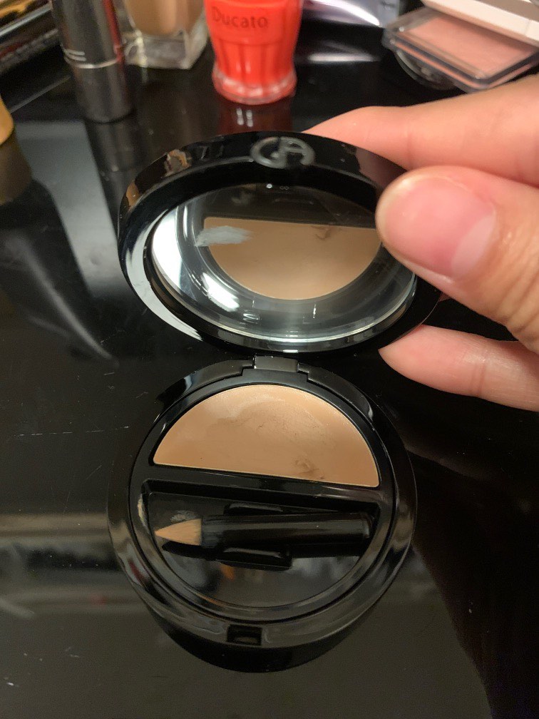 Armani compact cream top concealer
