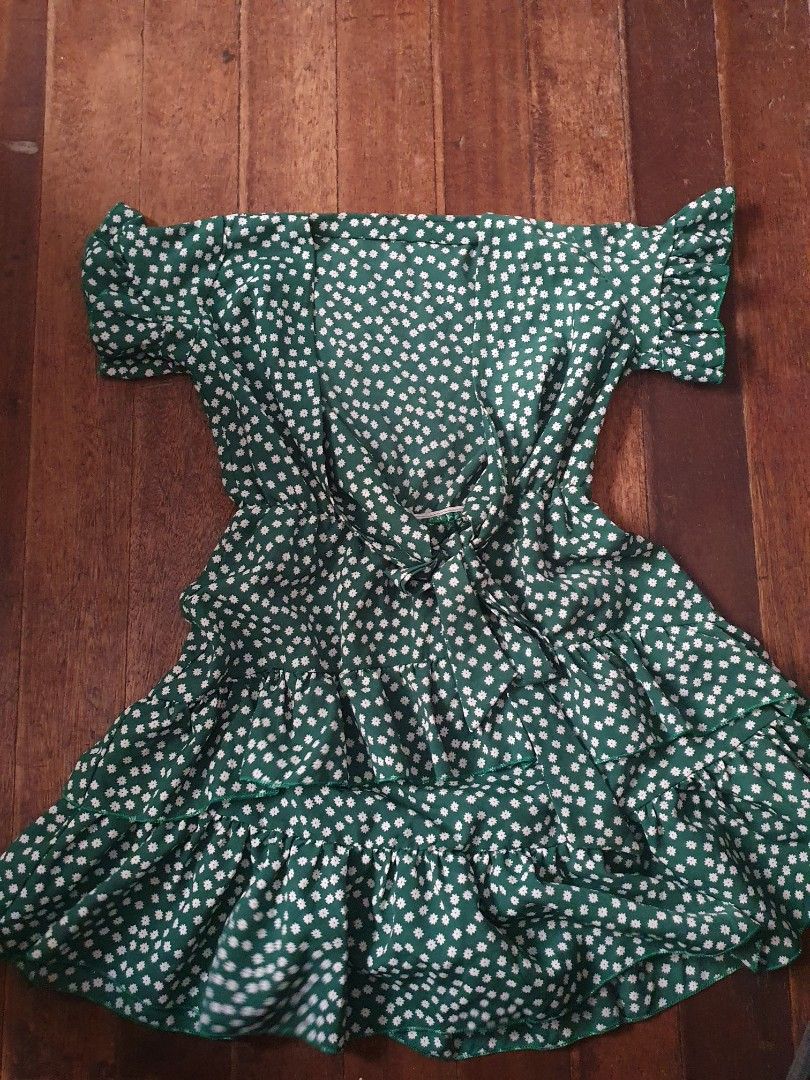 GREEN POLKA DOTS FOR WOMEN (Category: Dresses) located in Mandaluyong City. Submitted by boujeeeee (Listing ID 1288783472, Image 1). Description: Coondition - 10/10 Pm for more info.