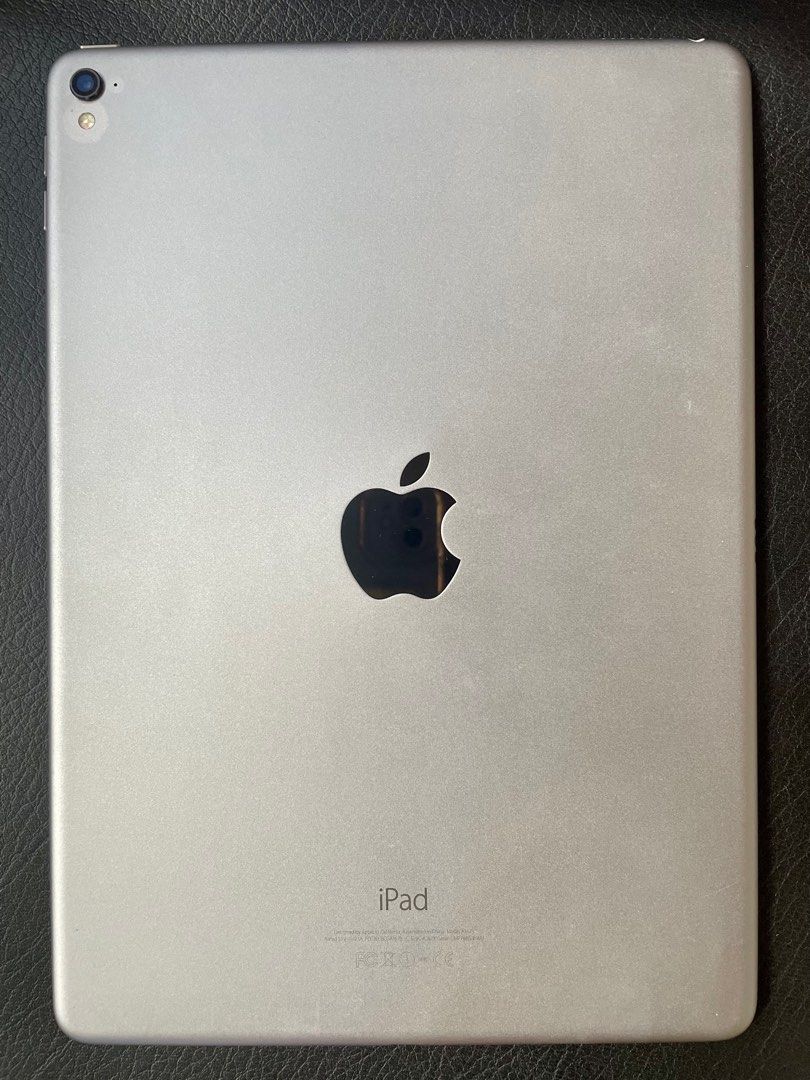 iPad Pro 9.7” 128gb wifi (Category: iPad) located in Manila. Submitted by docgy (Listing ID 1288860197, Image 2). Description: no issues includes charger only.