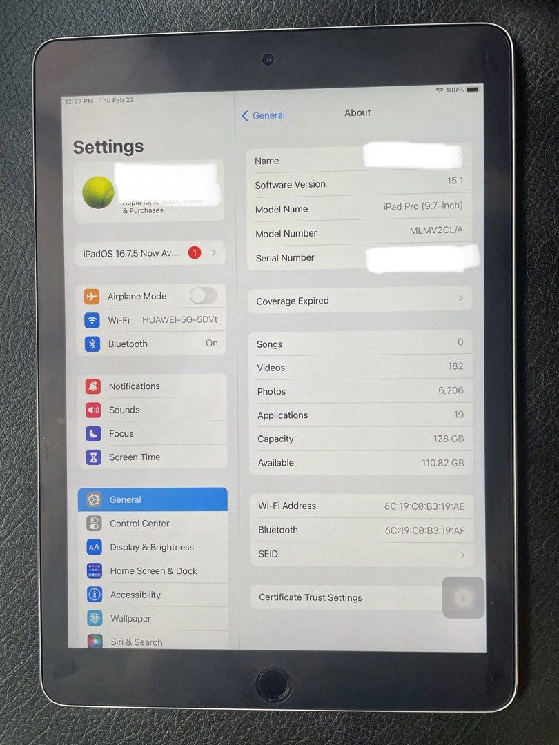 iPad Pro 9.7” 128gb wifi (Category: iPad) located in Manila. Submitted by docgy (Listing ID 1288860197, Image 1). Description: no issues includes charger only.