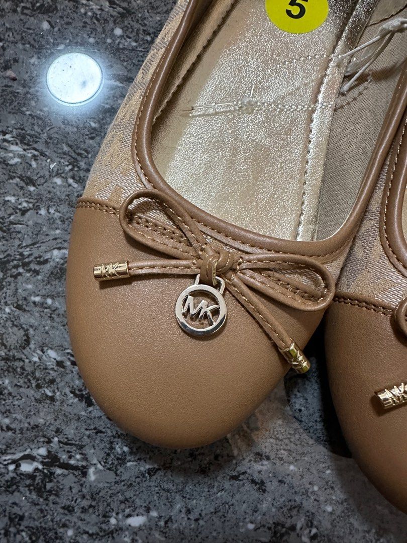 Michael Kors Ballet Flat Shoes (Category: Flats & Sandals) located in Paranaque City. Submitted by kryptonnyte (Listing ID 1288730138, Image 2). Description: Original brand new original MK ballet flats Never used Youth US 5 (23.5cm) please see last pic for actual size Would fit US5 adult to US6 (I am 23cm narrow feet).