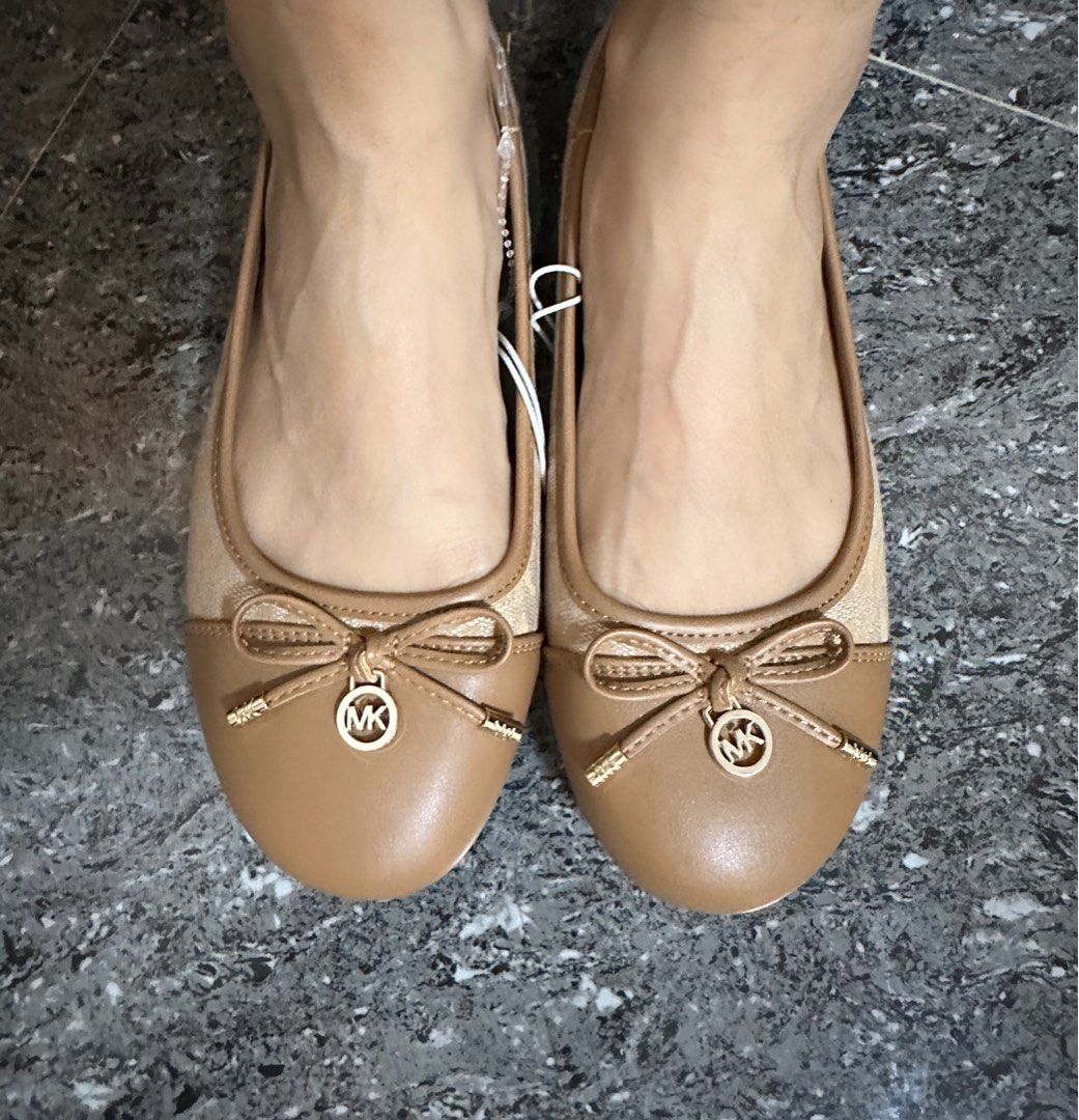 Michael Kors Ballet Flat Shoes (Category: Flats & Sandals) located in Paranaque City. Submitted by kryptonnyte (Listing ID 1288730138, Image 3). Description: Original brand new original MK ballet flats Never used Youth US 5 (23.5cm) please see last pic for actual size Would fit US5 adult to US6 (I am 23cm narrow feet).