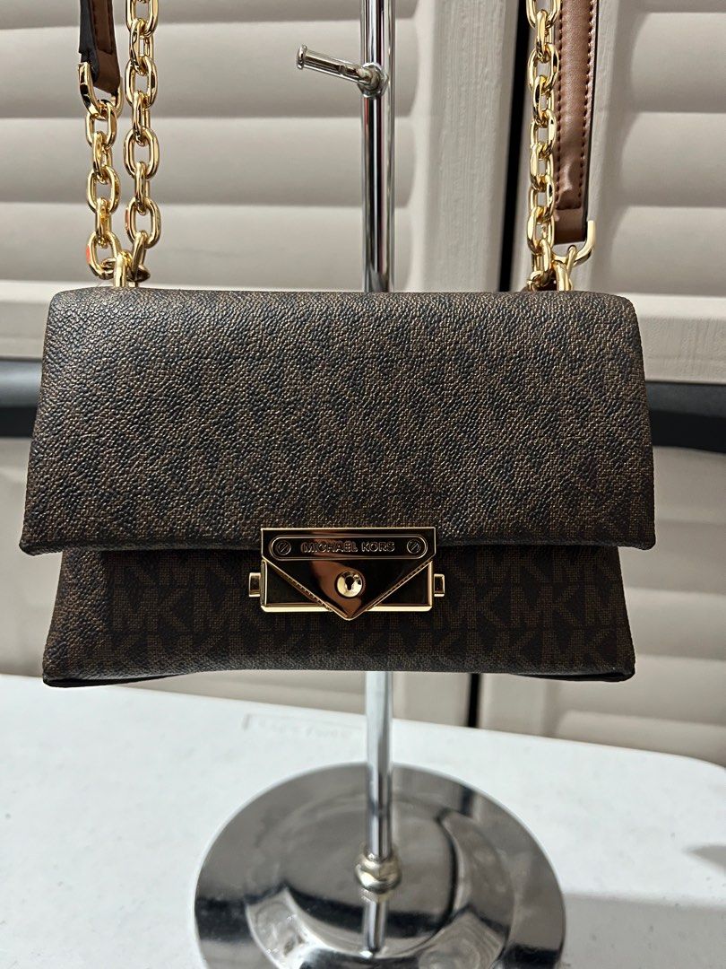 Michael Kors Mercer XS & Cece small (Category: Luxury Bags & Wallets) located in Quezon City. Submitted by felizdoss (Listing ID 1283511319, Image 2). Description: ‼️ Price starts at 4,600 php. Brandnew. Authentic. With tags. ‼️ MK Mercer XS in brown = 4,600 php MK Cece small in black = 5,600 php MK Cece small in signature brown = 5,600 php ✳️ Shipping fee is shouldered by the buyer. 📍 near Crossroad Tandang Sora, QC.