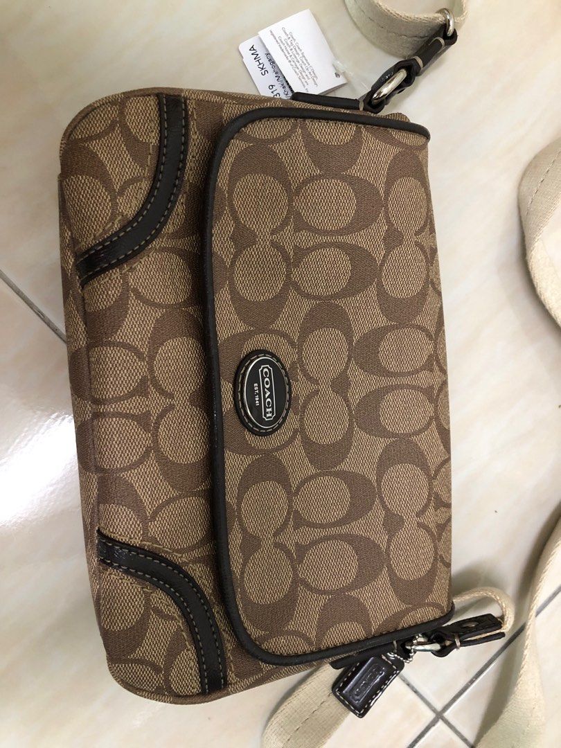 NEW COACH. SLING BAG