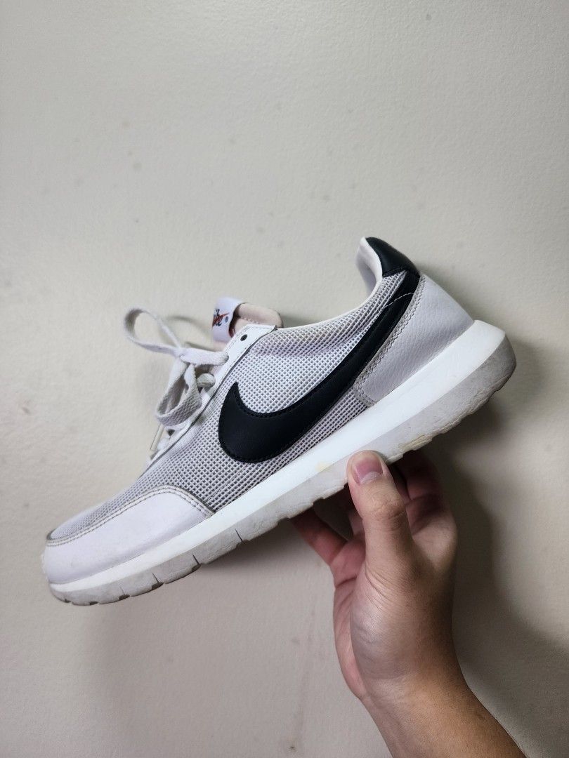 Nike roshe daybreak white sale