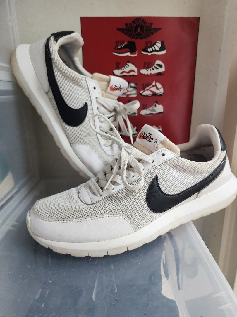 Nike roshe daybreak white sales