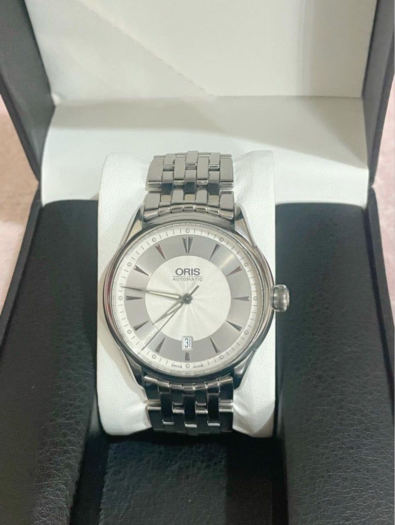 Oris Automatic (Category: Men's Watches) located in Manila. Submitted by annafinds (Listing ID 1288844825, Image 1). Description: Oris Automatic 💯 authentic In pristine condition 40mm Sapphire crystal White/grey dial Luminescent hands & markers Stainless steel case & bracelet Swiss made 7.5 inches wrist size or smaller With provided box P44,999 Open for layaway..