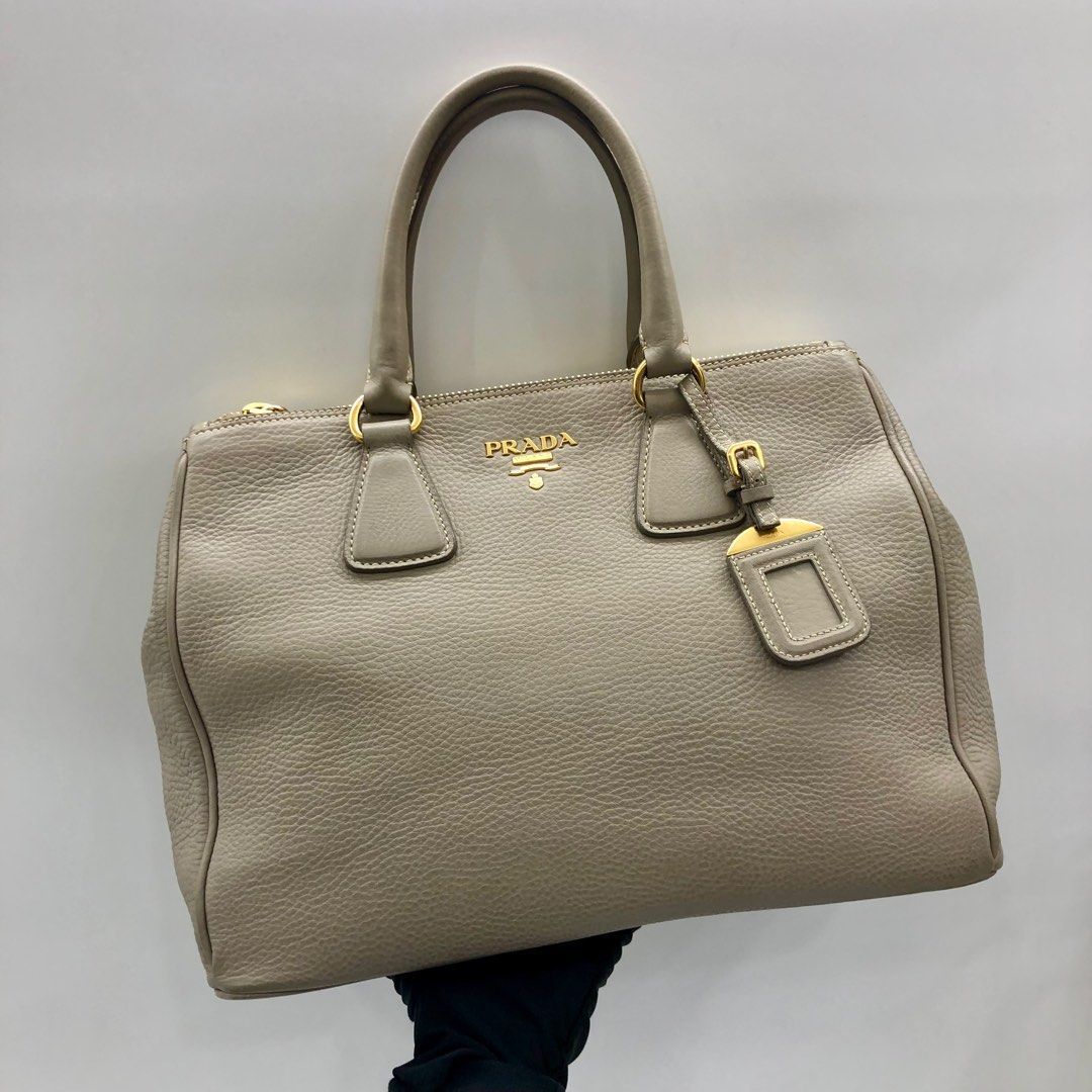 Prada bn2420 top