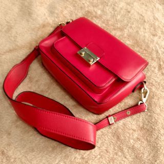 Red Wide Strap Sling Bag ❤️