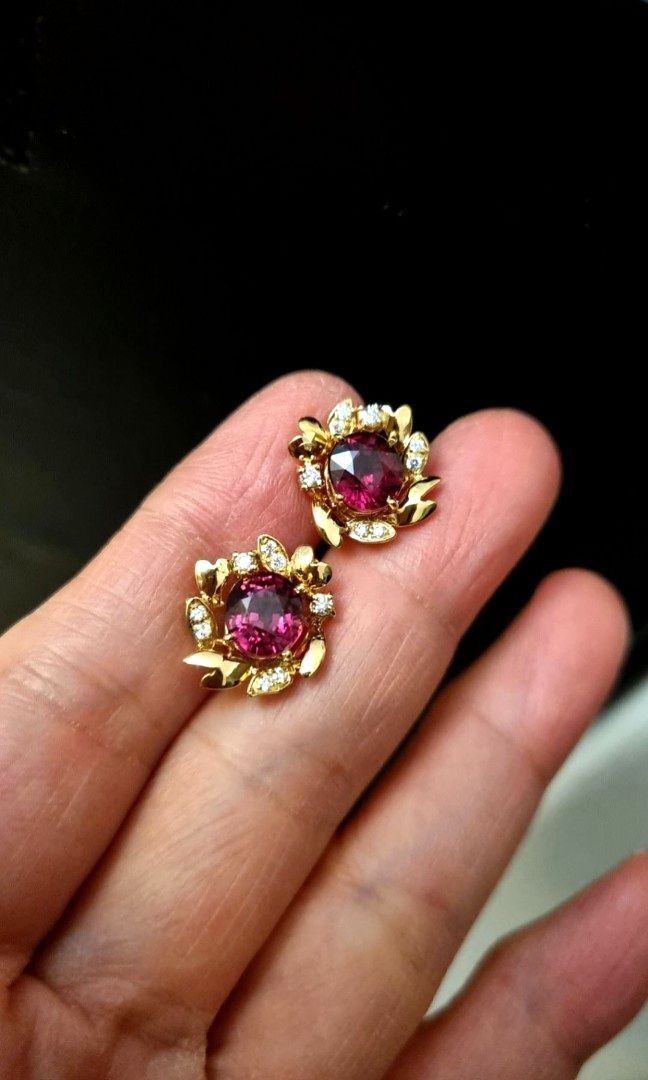 Garnet studs discount