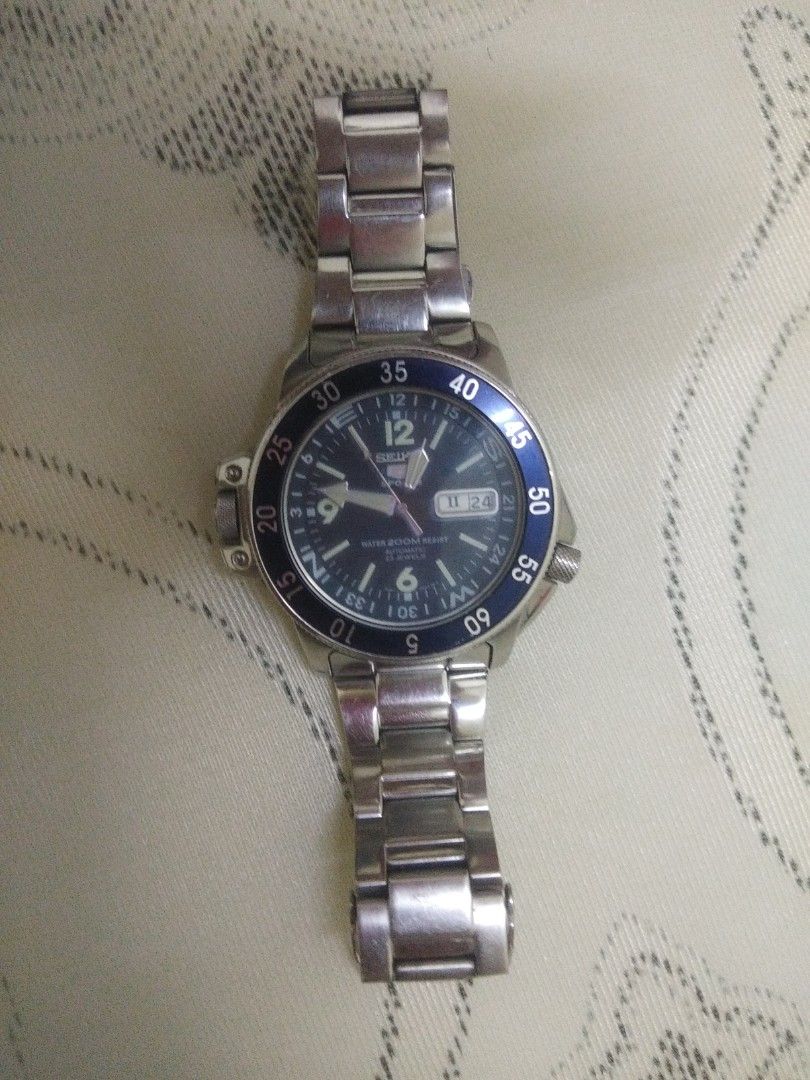 Seiko 5 sports deals automatic 23 jewels 200m