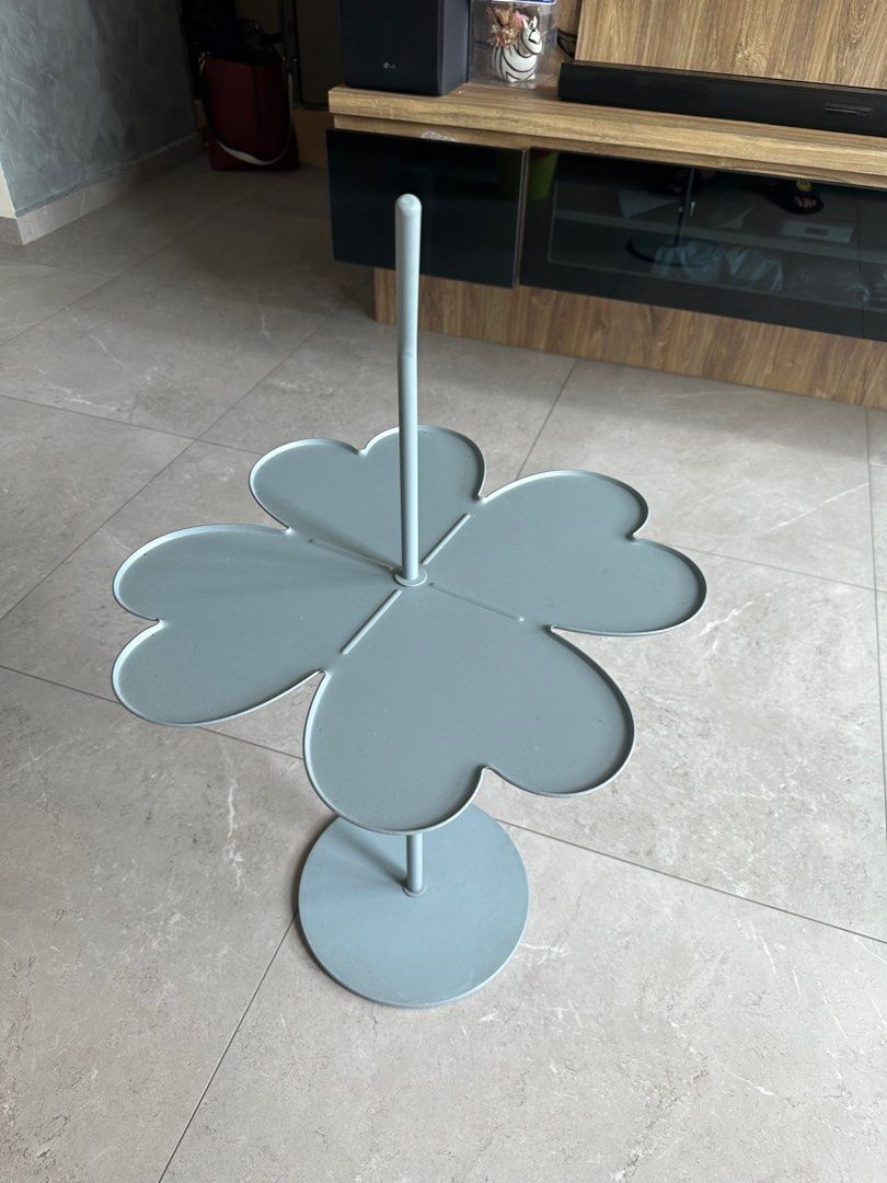Side Table (Category: Other Home Furniture) located in Singapore. Submitted by warmtiger.79db47 (Listing ID 1288736001, Image 2). Description: Heavy n unique design side table.