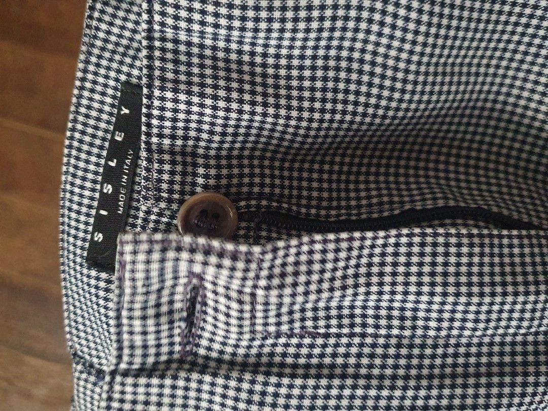 SISLEY (Category: Skirts) located in Mandaluyong City. Submitted by boujeeeee (Listing ID 1288780785, Image 3). Description: CONDITION - 9/10 PM FOR MORE INFO.