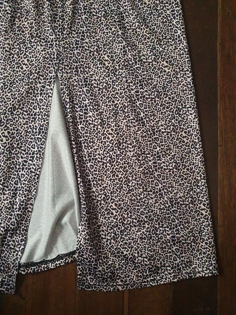 SKIRT FOR WOMEN (Category: Other Bottoms) located in Mandaluyong City. Submitted by boujeeeee (Listing ID 1288783922, Image 3). Description: PM FOR MORE INFO.