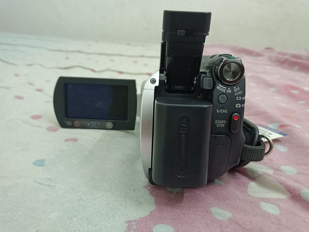 SONY HANDYCAM WIDE LCD (N50), Photography, Video Cameras on Carousell