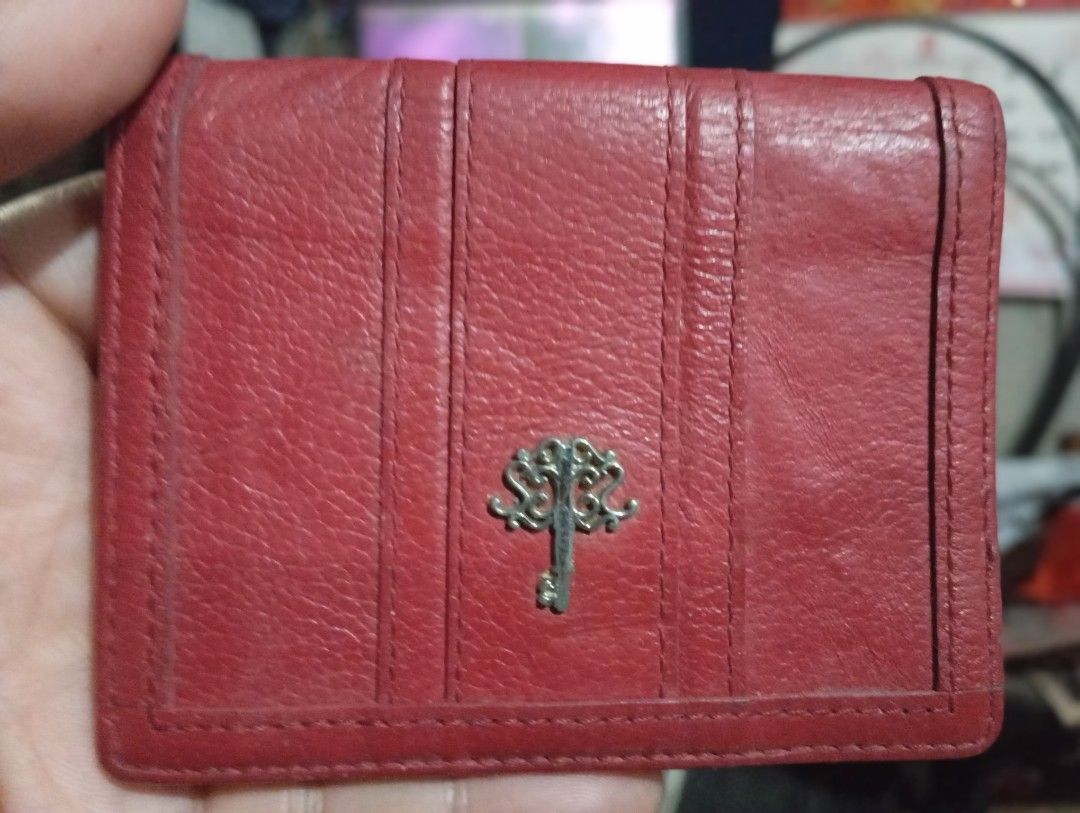 Vintage Mulberry Card Holder (Category: Luxury Bags & Wallets) located in Iligan City. Submitted by ileganteph (Listing ID 1288863957, Image 1). Description: Excellent Condition Genuine Leather.