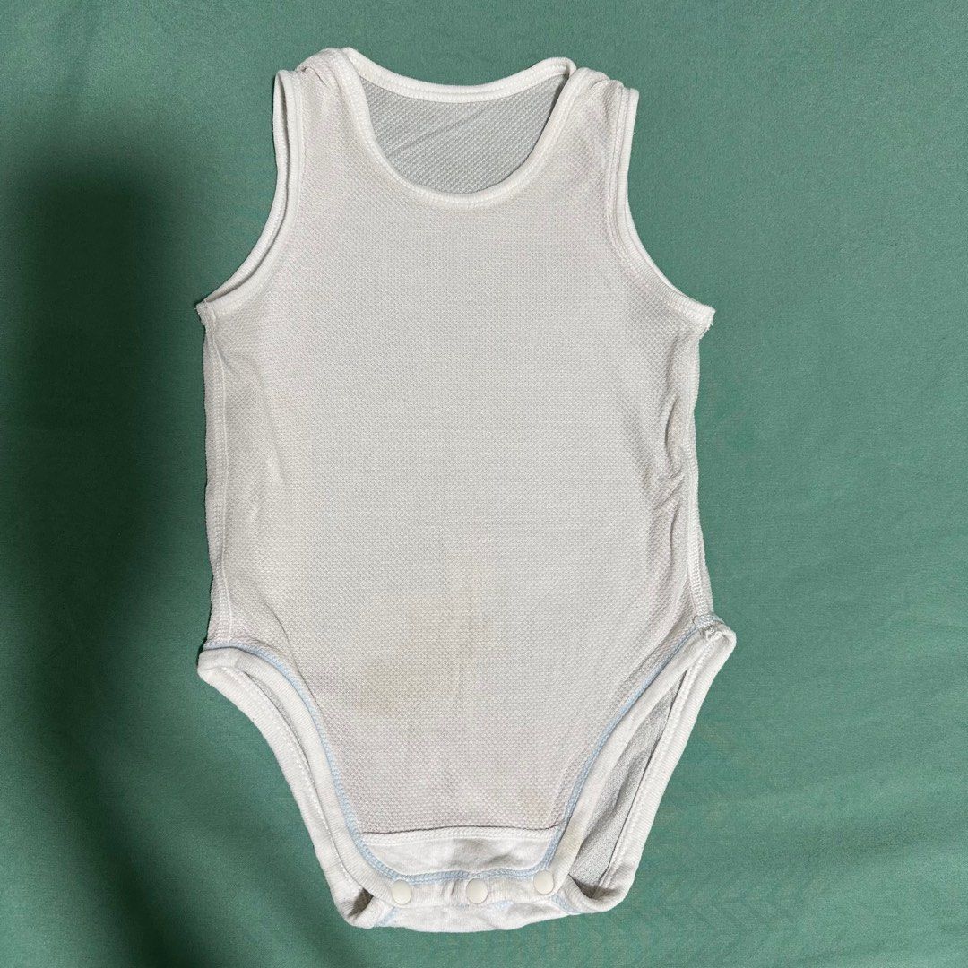 Uniqlo AIRISM mesh baby boy girl white romper onesie sleepsuit