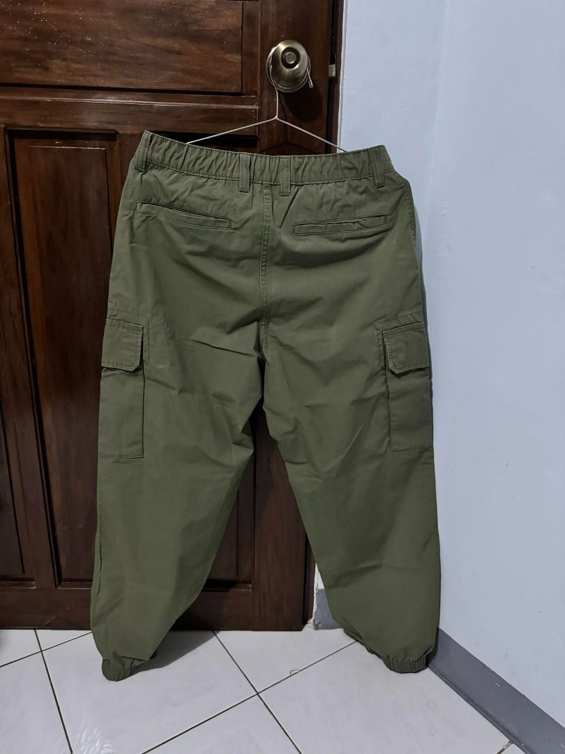 Uniqlo Mens EZY Wide Fit Cargo Jogger Pants Men s Fashion