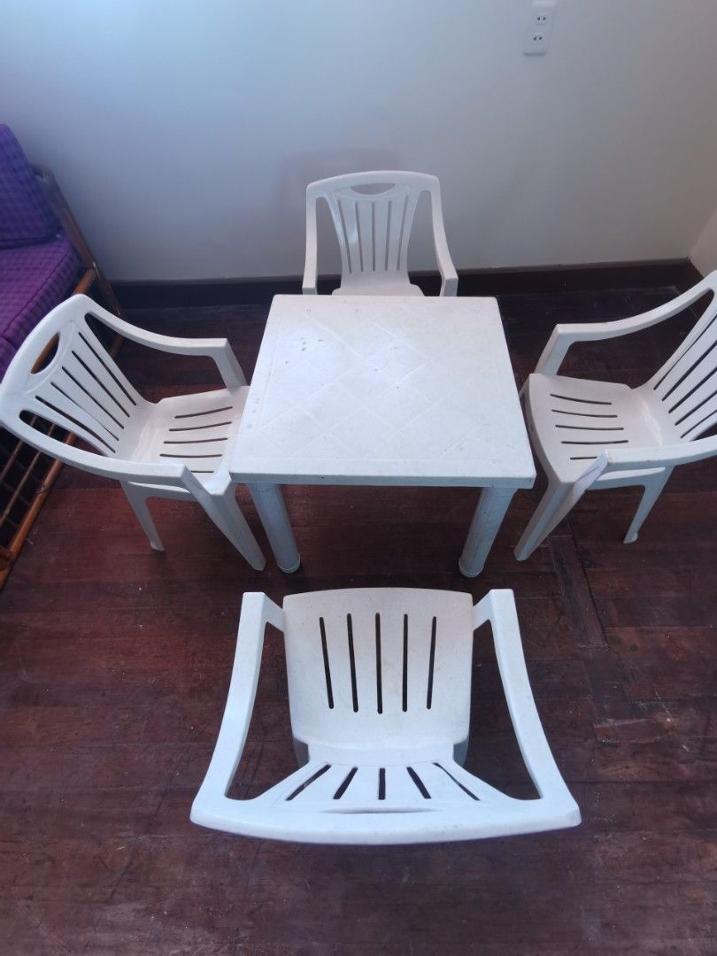 Uratex kids table and chair set