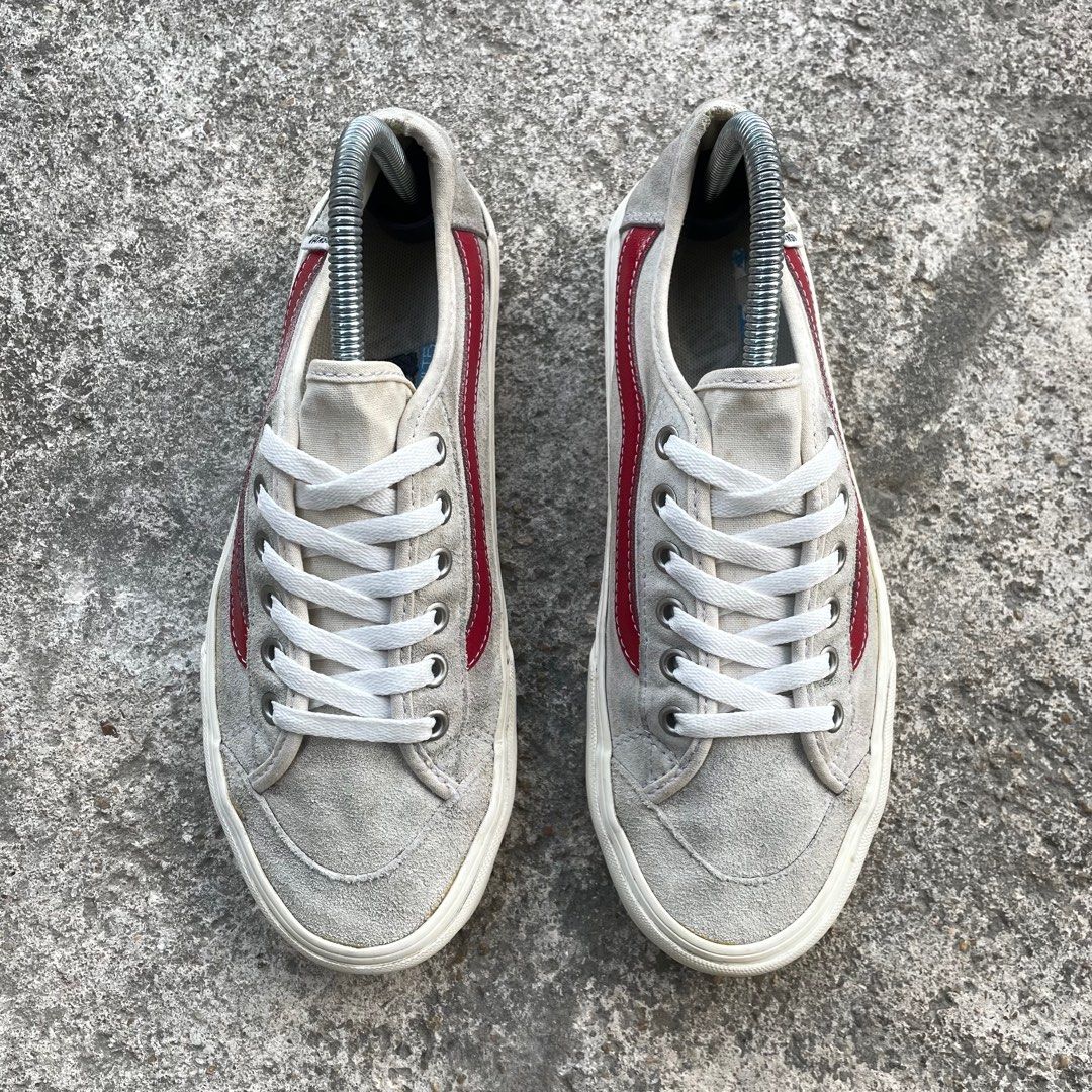 Vans black hotsell ball red
