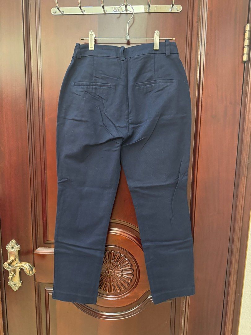 Zara ankle pants - free shipping (Category: Other Bottoms) located in Pasay City. Submitted by eilalim (Listing ID 1288836910, Image 2). Description: Size 26 but fits size 28. Color navy blue and black. 379 php each. Plantsa niyo nalang po 😂.
