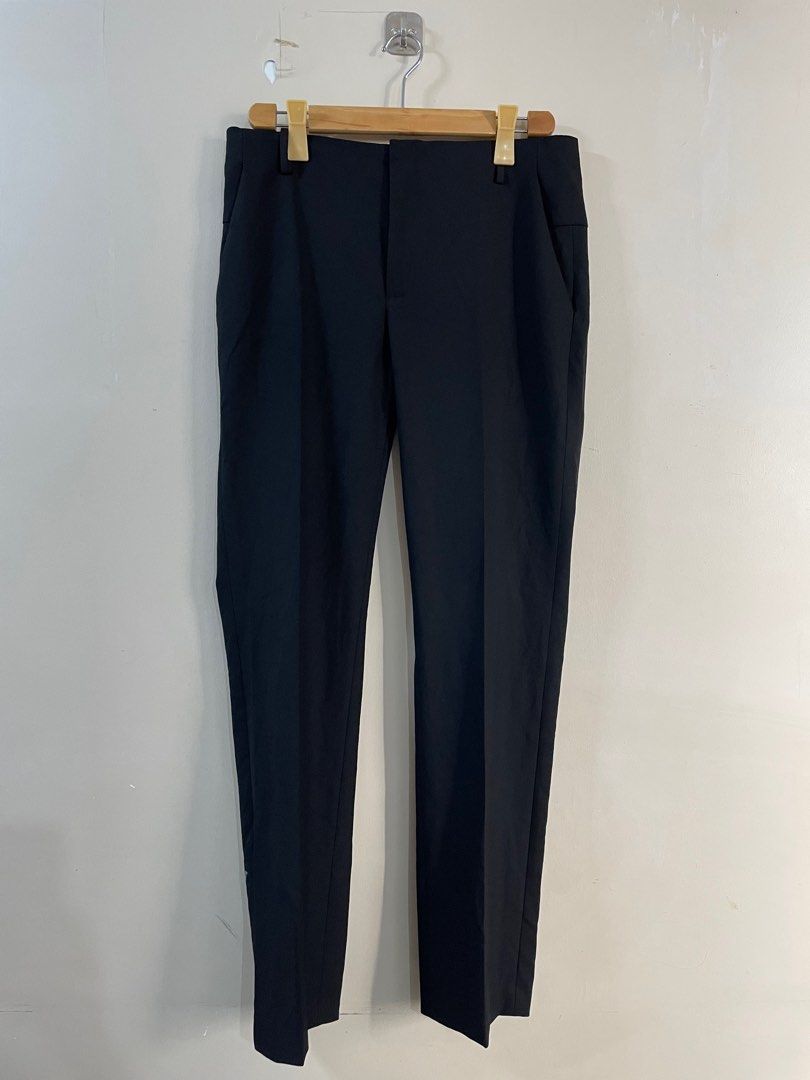 Zara Black trousers stretchable Size 34 inch (Category: Other Bottoms) located in Dasmarinas. Submitted by annebqna76015 (Listing ID 1288718271, Image 2). Description: Zara Black trousers stretchable Size 34inch Excellent Condition No COD No COP No Refund No Return.
