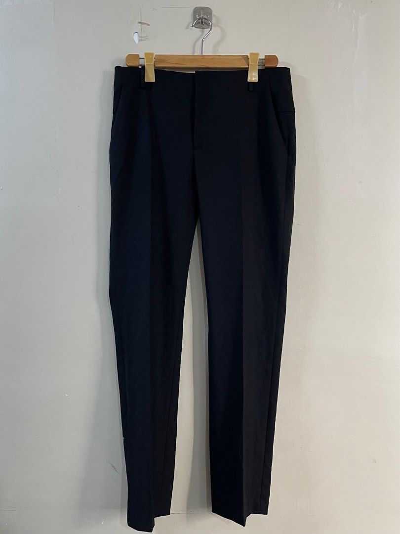 Zara Black trousers stretchable Size 34 inch (Category: Other Bottoms) located in Dasmarinas. Submitted by annebqna76015 (Listing ID 1288718271, Image 1). Description: Zara Black trousers stretchable Size 34inch Excellent Condition No COD No COP No Refund No Return.