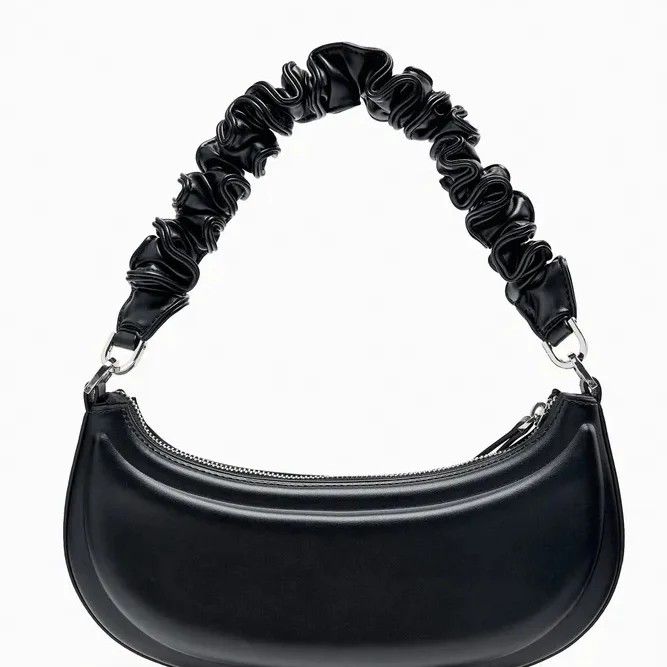 ZARA HALF MOON BAG (Category: Purses & Pouches) located in Paranaque City. Submitted by brandedlab (Listing ID 1288815675, Image 3). Description: used onc3 only.