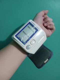 Affordable CITIZEN wrist BP monitor, like new 👌