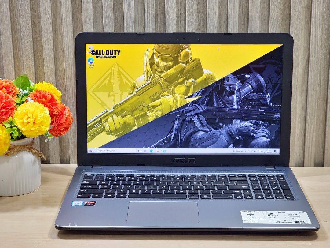 Asus SonicMaster X540UP i7 7th Gen 8Gb ram 256Gb SSD AMD Radeon HD 8500M 2Gb Vram 15.6inch