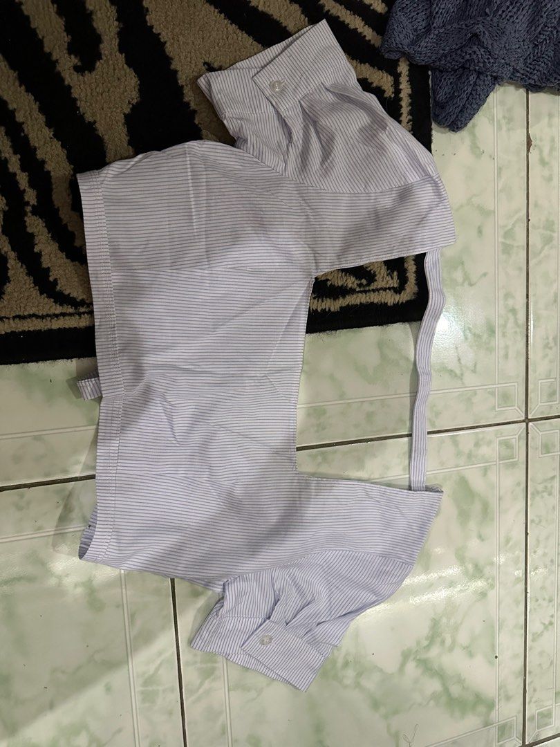 Backless boxy top (Category: Shirts) located in Binan City. Submitted by betchayboutique (Listing ID 1289031666, Image 1). Description: .