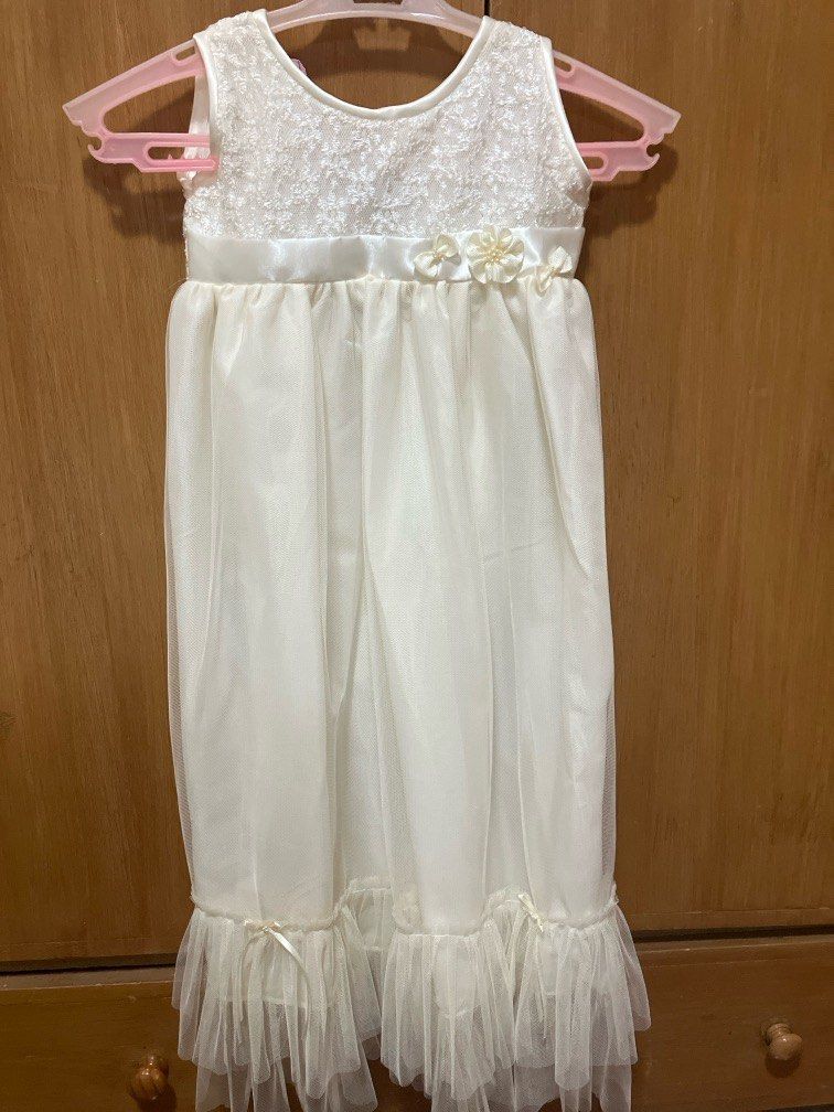 Baptismal gown (Category: Babies & Kids Fashion) located in Muntinlupa City. Submitted by She_loved (Listing ID 1289004272, Image 1). Description: Used only once for the baptism of my baby Very good condition No flaws.