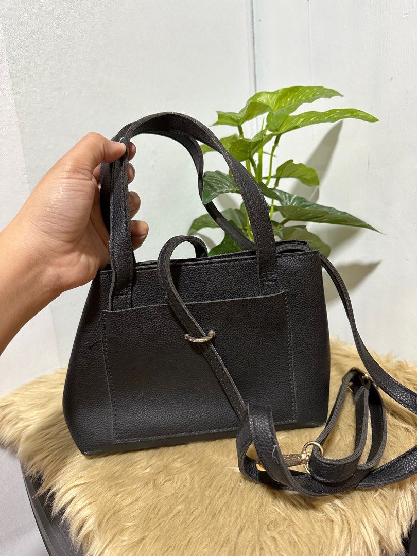 BLACK SLING BAG (Category: Cross-body Bags) located in Quezon City. Submitted by shaizerp (Listing ID 1289103639, Image 2). Description: - used but not abuse - mod: lalamove/sdd.