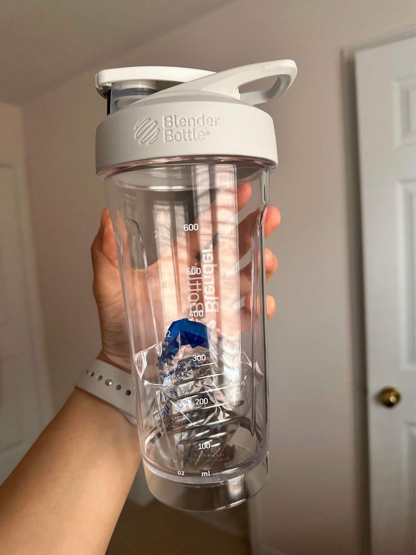 Blender Bottle Strada Shaker (Category: Water Bottles & Tumblers) located in Cebu City. Submitted by nyongco (Listing ID 1289141223, Image 1). Description: Blender Bottle Strada Shaker - 28 oz / 828mL - brand new - white - has a lock for the cap - comes with a wire ball - bought in Canada .