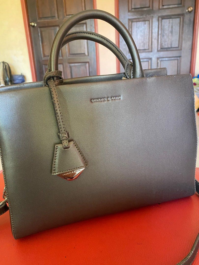 Charles & Keith Shoulder Bag (Category: Shoulder Bags) located in Dungun. Submitted by ira_rahim (Listing ID 1289053845, Image 1). Description: Charles & Keith Shoulder Bag Rarely used- but dh lama peram so dia punya leather ada terhakis skit2 (refer pic 5,6) Warna mcm dlm gambar NP: RM359 (Beli di ECM) Sell Price: RM120 Without dustbag..sbb xjumpa dah letak kat mana😅 #handbag #handbagraya #handbagmurah #begtangan.