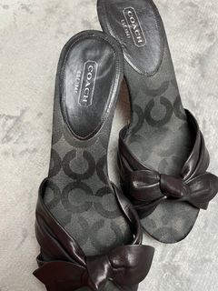 gucci slides bow tie View all gucci slides bow tie ads in
