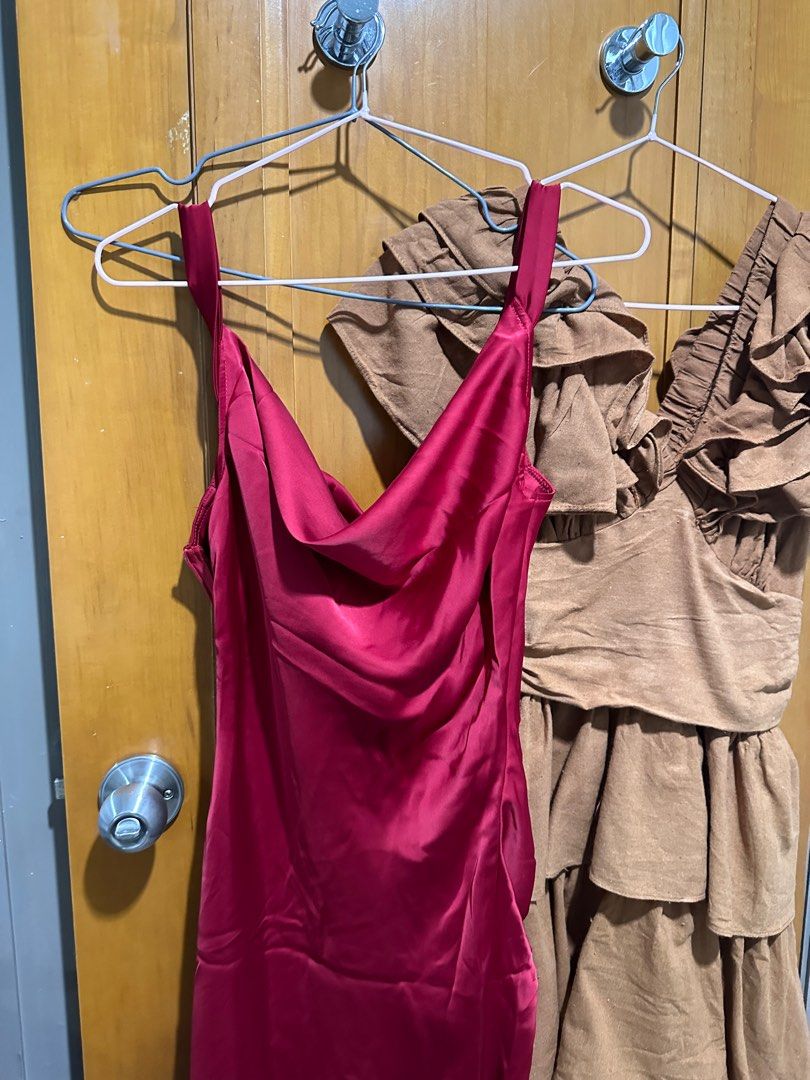 Girly Brown Freesize Dress (Category: Dresses) located in Makati City. Submitted by jcaf22 (Listing ID 1289223751, Image 3). Description: Got this for 800, fabric already had some unnoticeable pulling - guess just how the fabric is. Anyway, selling for 700 because of that. Have the pink of this too. It’s nice for those days you want to go for a maxi dress and go a bit extra. I actually still like this and can keep it if no one will buy for the pr
