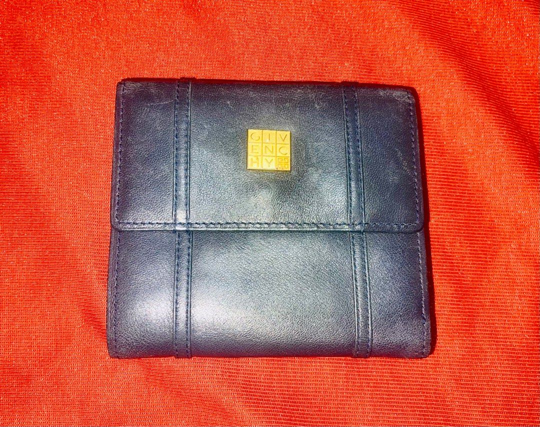 Givenchy Compact Wallet (Category: Luxury Bags & Wallets) located in Quezon City. Submitted by minekoh21 (Listing ID 1289133530, Image 2). Description: - Authentic Givenchy - 100% genuine leather - Very presentable and convenient to use specially when you are into small wallets - Just usual signs of use for a vintage wallet.