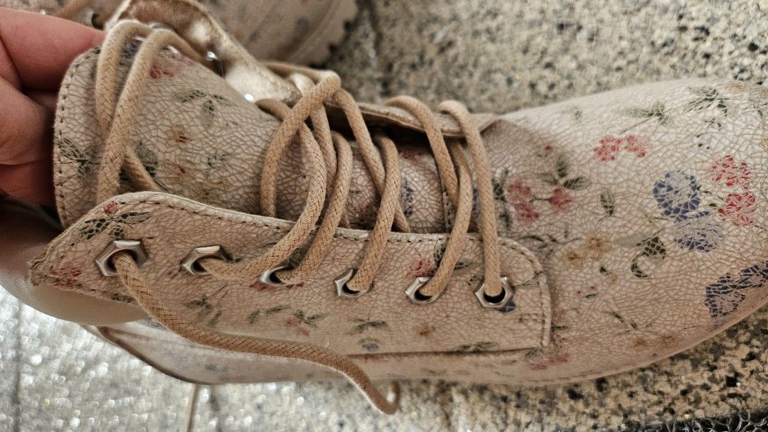 High cut lace up boots