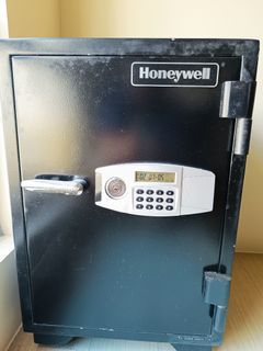 Honeywell 2116 Digital Lock Fire Safe (2.35 Cu Ft.)