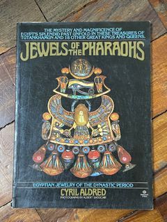 Jewels of the Pharaohs : Egyptian jewelry of the Dynastic Period by Aldred, Cyril  HC -USED PRELOVED
