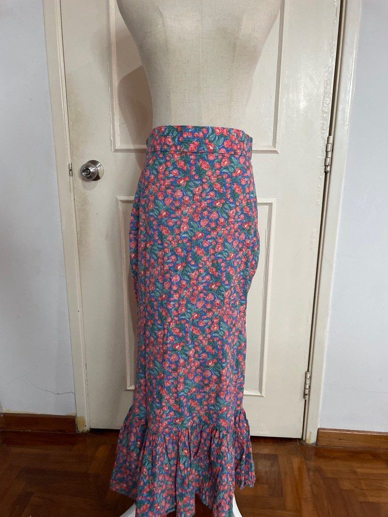 Locka (Category: Skirts) located in Bangi. Submitted by rinaamohd (Listing ID 1289063832, Image 3). Description: Condition like new .
