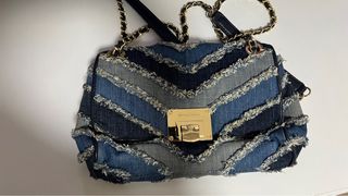 (Category: ) located in . Submitted by ncx.preloved (Listing ID 1289112318, Image 1). Description: .