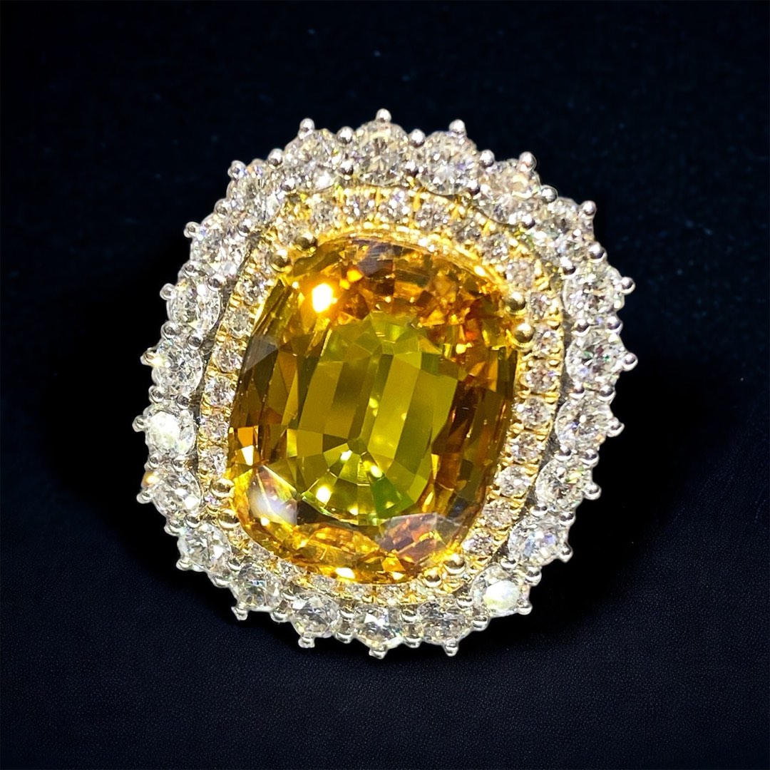 Gold yellow sapphire ring top