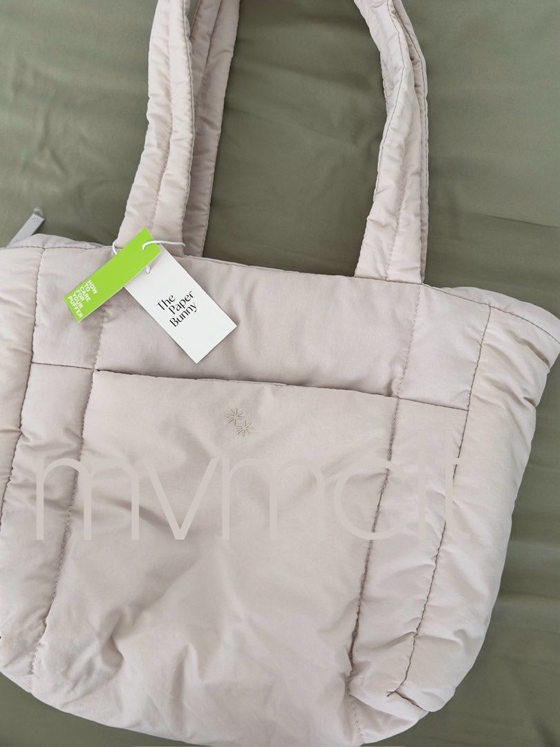 CLOSED[pre order] The paper bunny puffer shopper (Category: Tote Bags) located in Quezon City. Submitted by mvmclt (Listing ID 1288995911, Image 1). Description: PM me if u wanna pre order. Name your preferred color. You may also choose other items from The paper bunny. ETA: first week of March 💶 50% Required DP Full payment first before shipping.