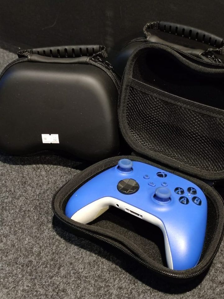 PUCH CONTROLLER (Category: Cases & Covers) located in Petaling Jaya. Submitted by aikilyugaming (Listing ID 1289050393, Image 2). Description: Controller Hard Case Price : Rm 18.00 Colour : Black ✅Dualshock 4 ✅Dualshock 5 ✅Xbox Controller Self Pickup / Lalamove / Postage Berminat boleh hubungi kami 👇 Aikilyu Gaming : 013-230-9633 📍 Address : 5-1 Jalan Camar 4/5A, Seksyen 4 Kota Damansara, 47810 Petaling Jaya, Selangor 📍 Business Hours : Tuesda