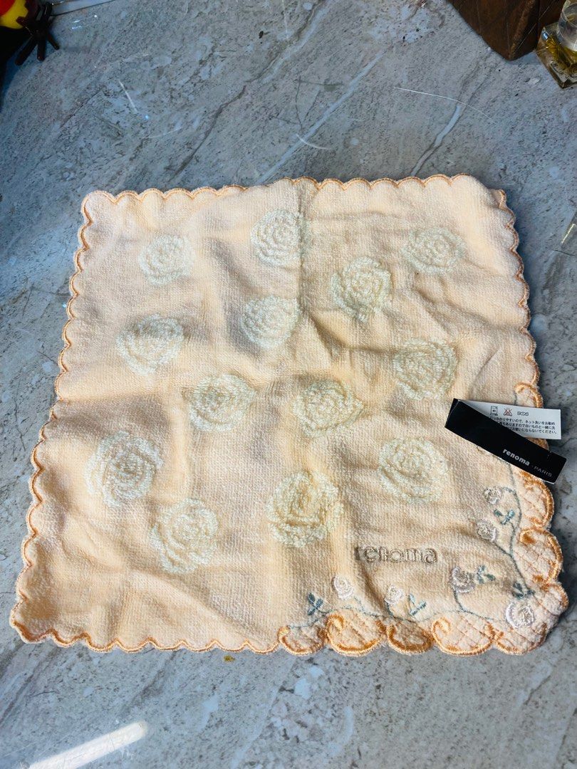 Renoma Paris Towel (Category: Bedding & Towels) located in Bacolod City. Submitted by jeffreyhue19895 (Listing ID 1289047508, Image 1). Description: Size:9x9inches.